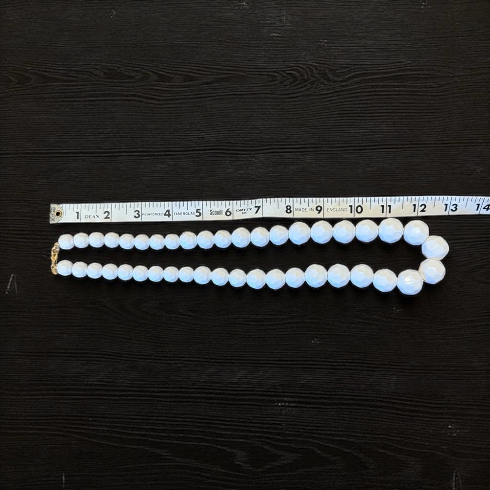 Vintage Monet White Faceted Lucite Bead Statement Necklace 24” Signed - Picture 2 of 3